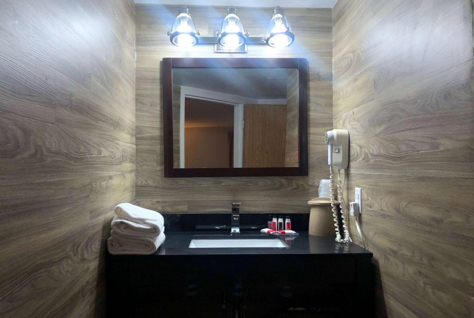 Travelodge By Wyndham Hotel Lindsay